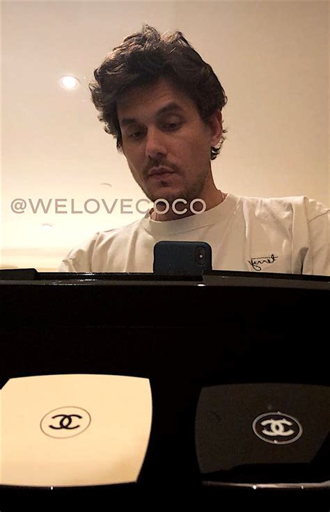 John Mayer, Beauty Vlogger, Tests Out A Giant Chanel Compact 